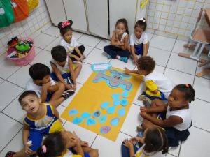 Alunos do Guaruj comemoram o Dia da gua