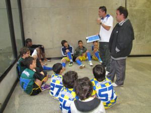 mega estreia com uma vitria e uma derrota na Copa TV Tribuna de Futsal