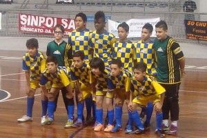 Sub-13 do mega Santos recebe Trofu Falco de Futsal