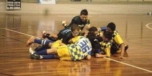 Sub-13 do mega Santos recebe Trofu Falco de Futsal