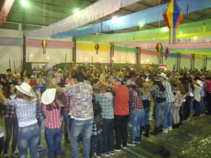 Colgio mega comemora festa junina com Arrai da Comunicao