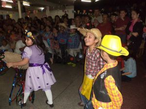 Colgio mega comemora festa junina com Arrai da Comunicao