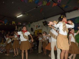 Colgio mega comemora festa junina com Arrai da Comunicao